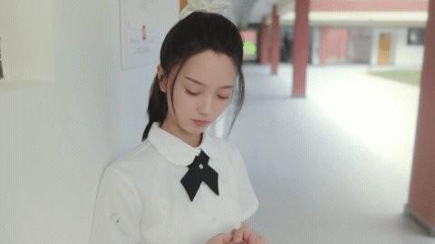 完蛋我被美女包围了之前传[图1]
